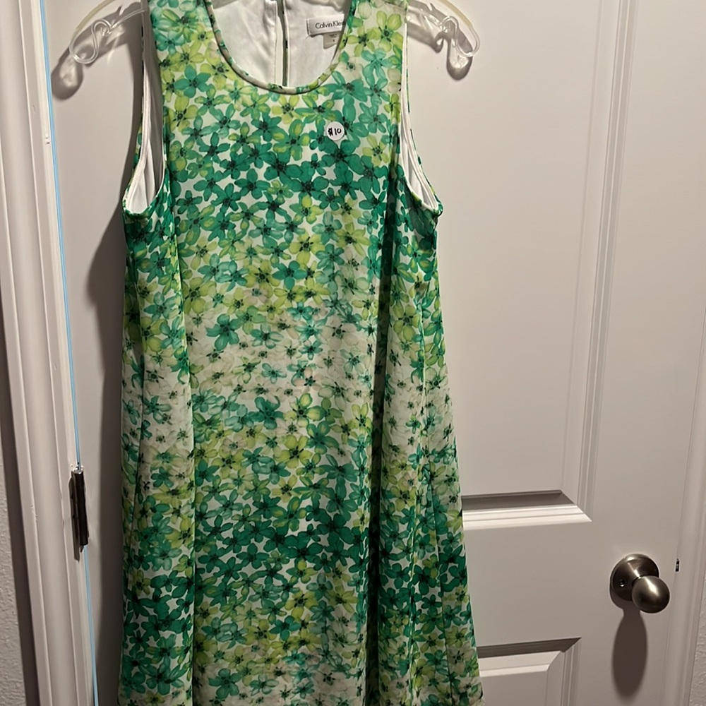 Dresses - Picture 9 of 12